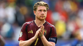 De Bruyne nổi giận trong họp báo, gọi phóng viên là 'đồ ngu'