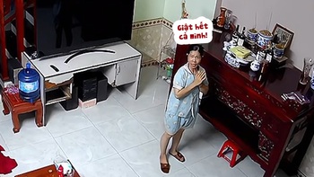 Mẹ hú hồn vì đang thắp nhang gia tiên bỗng nghe tiếng lạ