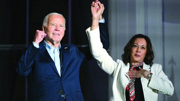 Biden rút lui, Harris lĩnh ấn