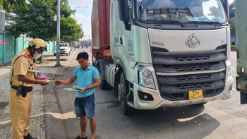 Dữ liệu chậm trễ, TP.HCM khó tước phù hiệu hàng nghìn xe chạy quá tốc độ