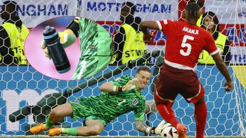 Bí mật trên chai nước của Pickford giúp tuyển Anh thắng Thụy Sĩ