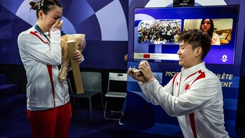 Olympic 2024: Vừa giành HCV, tay vợt Trung Quốc nhận lời cầu hôn ngọt ngào