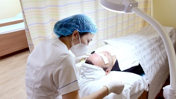 Trị mụn cấp tốc ngay tại nhà đón Tết: Cách nào đơn giản, an toàn?