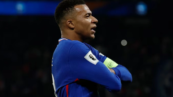 Mbappe tỏa sáng cùng tuyển Pháp nhưng rời sân trong lo lắng