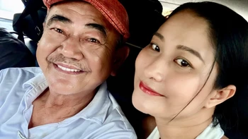 Bạn gái kém 36 tuổi của NSND Việt Anh: 'Đang hạnh phúc, ai đồn mắc mệt ghê'