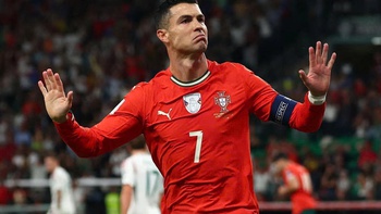 Cristiano Ronaldo đi vào lịch sử vòng loại World Cup