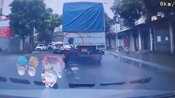 Nam sinh phóng xe điện vượt ẩu suýt gây họa cho tài xế xe tải