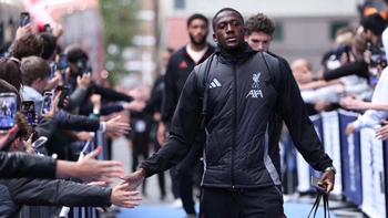 Ibrahima Konate kiếm 70.000 bảng/tuần tại Liverpool nhưng sợ… tiêu tiền