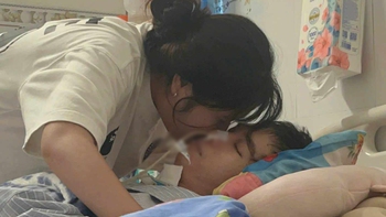 Cô gái 21 tuổi đợi người yêu mở mắt sau 4 tháng hôn mê