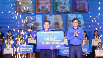 Chàng trai xuất khẩu món ăn dân dã đoạt giải nhất cuộc thi Dự án khởi nghiệp thanh niên nông thôn
