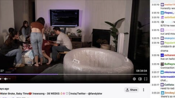 Nữ game thủ 'lăn đùng bổ ngửa' ra... đẻ trên sóng livestream