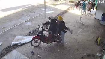 Chồng để quên vợ con ở nhà khi chở đi khám bệnh