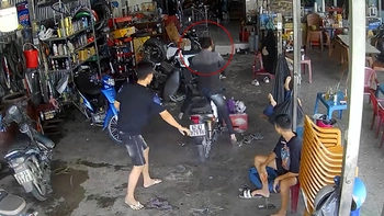 Pha test ga xe máy khiến mọi người trong nhà hú hồn
