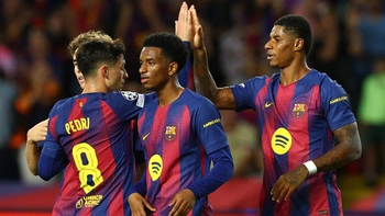 Barca lấn sân lĩnh vực nhà hàng khách sạn kiếm tiền mua cầu thủ