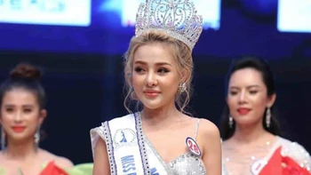 Ban tổ chức nói gì về tin thu hồi danh hiệu Á hậu của DJ Ngân 98?