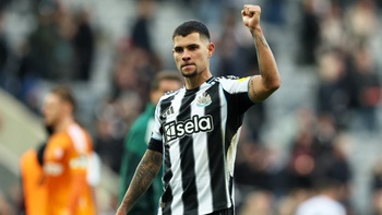 Đội trưởng của Newcastle hoảng sợ vì sự cố hàng không