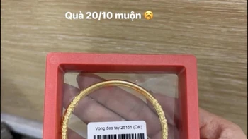 Ảnh vui 29-10: Quà 20-10 muộn được đem đến từ shipper