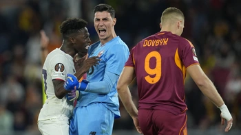 Kỳ lạ: AS Roma đá 3 quả phạt đền liên tiếp đều không vào tại Europa League