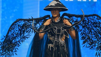 'Đầu cơ nghiệp’ của Đoàn Công Vinh so với trang phục các nước ở Mister Global 2025