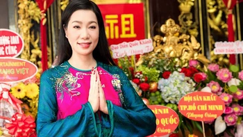 NSND Trịnh Kim Chi gửi 400 triệu tiền cúng tổ cứu trợ miền Bắc