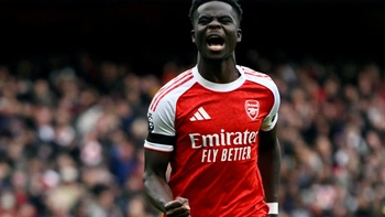 Bukayo Saka của Arsenal lọt top 10 cầu thủ trẻ nhất cán mốc 200 trận Ngoại hạng Anh