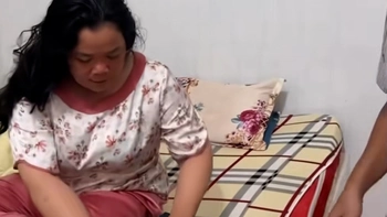 Lúc đầu chửi lên chửi xuống, lúc sau thì 'cục vàng ăn gì chưa?'