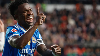 Vinicius ‘đấu khẩu’ CĐV Rayo Vallecano