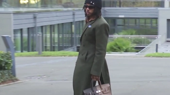 Tuyển Pháp hội quân như… trình diễn thời trang