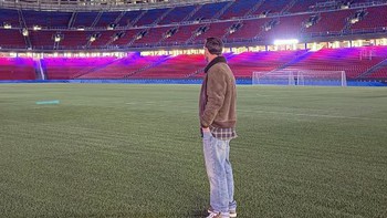 Lionel Messi gây sốt chỉ với bức ảnh âm thầm trở về Camp Nou