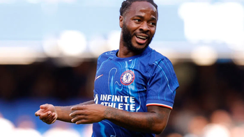 Raheem Sterling một mình đối đầu băng trộm đeo mặt nạ để bảo vệ con nhỏ