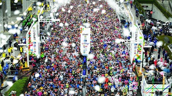 Khi marathon vào đô thị