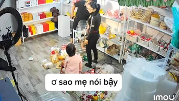 Mẹ câm nín khi bị con gái bắt lỗi