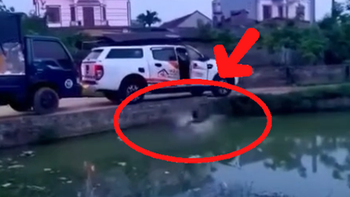 Pha đỗ xe đi vào lòng... ao