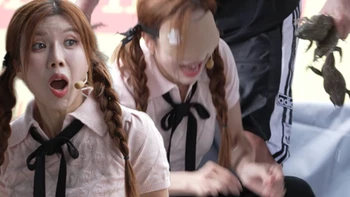 Chị đẹp Trang Pháp hét khản giọng với thử thách 'bịt mắt bắt cóc'