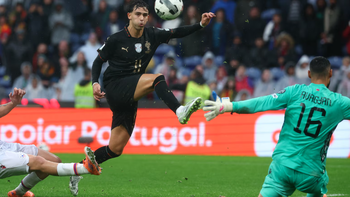 Người hâm mộ mỉa mai Bồ Đào Nha sẽ mạnh hơn khi không có Ronaldo