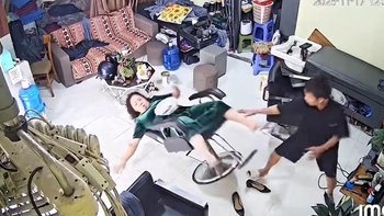 Khách hú hồn với cái ghế bất ổn của tiệm cắt tóc