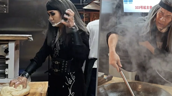 Đầu bếp cosplay nhân vật võ hiệp, vừa nấu ăn vừa 'thi triển nội công'