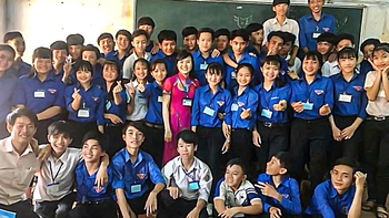 Nhớ bụi phấn trên mái tóc thầy cô - Kỳ 6: Cô giáo một mình vào tiệm net cứu học trò nghiện game