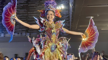Hoa hậu Phương Linh diện trang phục 'cá chép hoá rồng' trước thềm 'Miss Cosmo 2025'