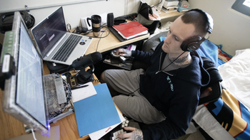 Mua được nhà dù đang ở trong... tù