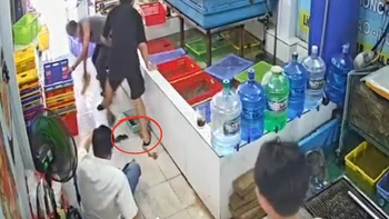 Cười sảng với màn bắt chuột của ba thanh niên