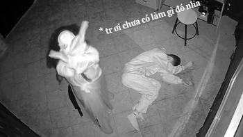 Nhân viên nhà ma hú hồn với khách lầy lội