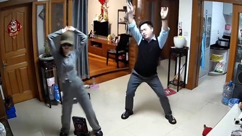 Đi làm về mệt thì chớ, con gái còn bắt bố nhảy cùng mới chịu