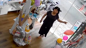 Cô gái xin hàng xóm đậu xe nhờ bị chủ nhà sang tận cửa hàng để 'phàn nàn'