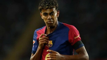 Lamine Yamal lập kỷ lục khi lọt vào Đội hình tiêu biểu của FIFPRO