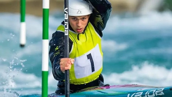 Ngôi sao Olympic bị cấm thi đấu vì đăng ảnh nhạy cảm trên máy bay