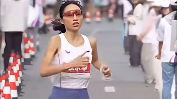 Nữ y tá thắng giải marathon rồi gửi lời xin lỗi đến bệnh viện