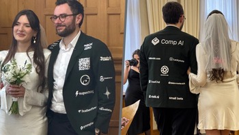 Chú rể bán chỗ quảng cáo trên vest cưới, số tiền kiếm được khó tin?!