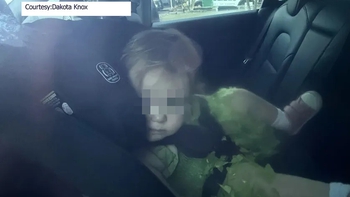 Cửa xe Tesla tự khóa, hàng loạt phụ huynh phải phá cửa cứu con, có trẻ rơi vào tình trạng nguy kịch