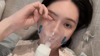 Thực hư Đoàn Di Băng ngồi xe lăn, thở oxi sau khi chồng bị bắt